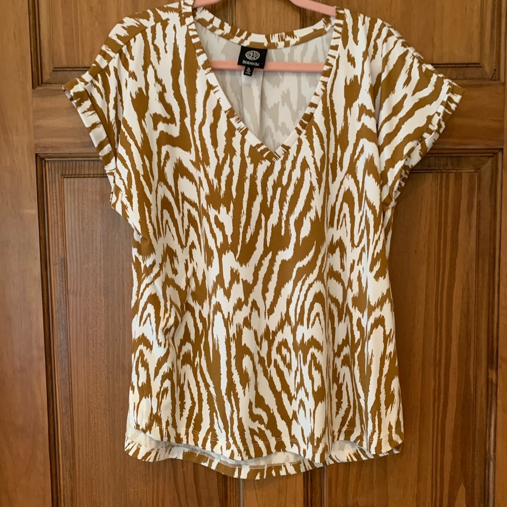 V-neck T-shirt
